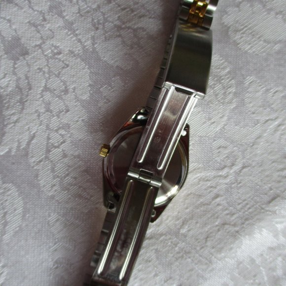 VINTAGE LUXURY STAINLESS STEEL WATCH – NWOT - Picture 5 of 9